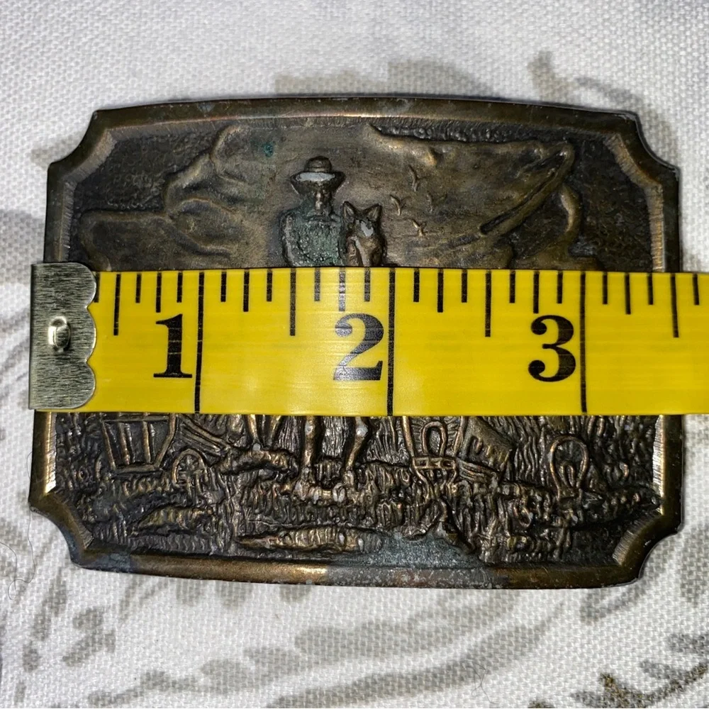 Vtg brass buckle western pioneer wagon‎ trail cowboy horse approx 3.5